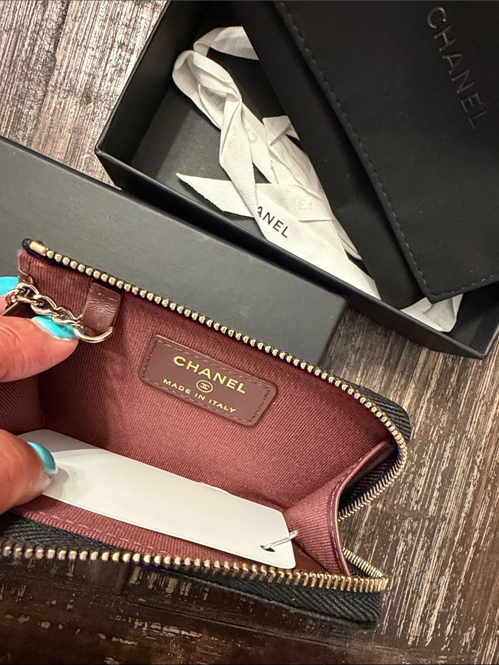 CHANEL Black Cavier Leather Card Case with keyholder - Picture 5 of 7